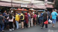 Bakso Adam : Rela Antre Demi Semangkuk Bakso yang Hits di Glodok 