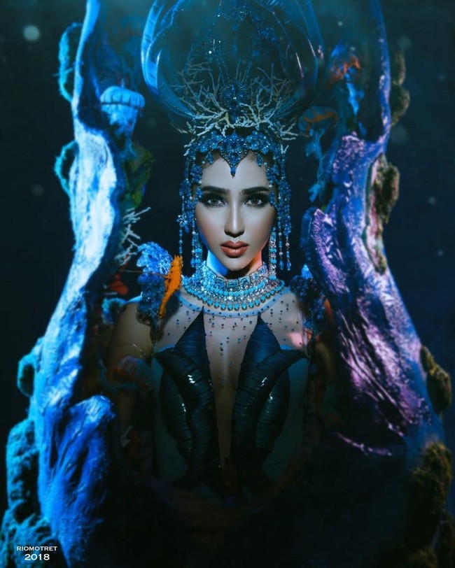 Saat ini voting untuk memilih kostum nasional terbaik di ajang Miss Grand International 2018 sudah dibuka. Siapapun bisa ikut memilih melalui akun Facebook fanpage dari Miss Grand International. Nantinya akan dipilih 10 kostum nasional terbaik. Dan pemenangnya akan diumumkan di malam grand final pada 25 Oktober 2018. Foto: Dok. Rio Motret