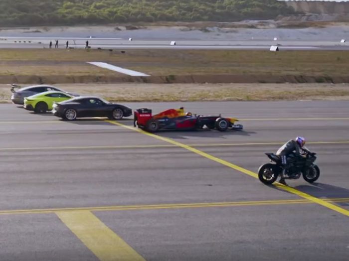 Adu balap kendaraan-kendaraan tercepat di bumi (Red Bull Motorsport) Adu balap kendaraan-kendaraan tercepat di bumi (Red Bull Motorsport)