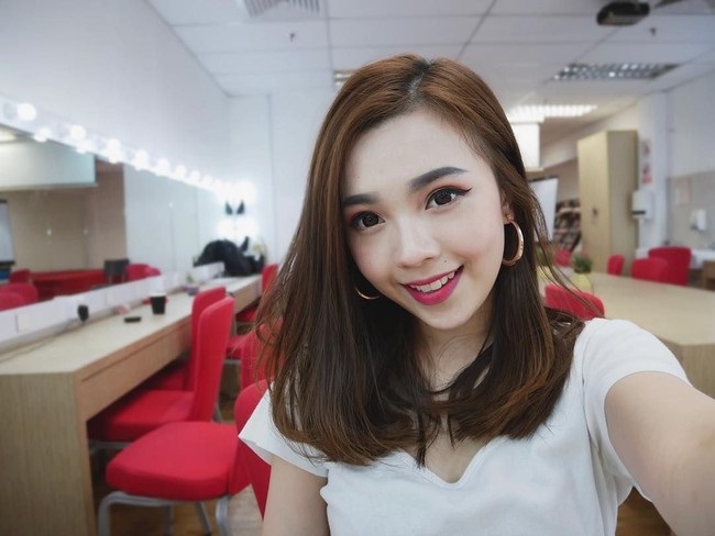  Tak sedikit dari mereka membanjiri komentar media sosialnya dan berharap bisa melakukan perjalanan pesawat dengannya. Foto: Instagram @mabel_goo