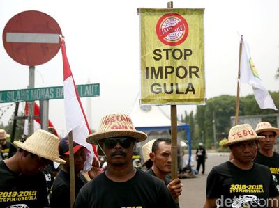 Ratusan Petani Tebu Tuntut Jokowi Hentikan Impor Gula