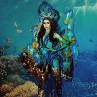 G.Liem menampilkan ragam warna dan kekayaan alam bawah laut Lombok melalui kostum nasional yang dipakai Nadia di Miss Grand International 2018. Tampak berbagai isi laut seperti kerang dan rumput laut menghiasi kostum tersebut. Foto: Dok. Rio Motret