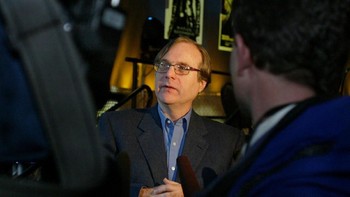 Co-Founder dan Pendiri Microspft Paul Allen keluar dari Washington State University setelah dua tahun bekerja jadi programmer di Boston.  Foto: Reuters