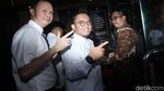 Diperiksa Kasus Hoax Ratna, Dahnil Anzar Pose Dua Jari