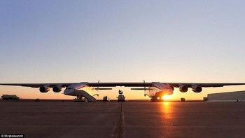 Tapi saat ini setidaknya, Stratolaunch sudah bisa terbang. Foto: Stratolaunch