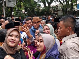 Bertemu Muhammadiyah Bandung, Sandiaga Diperebutkan Emak-emak