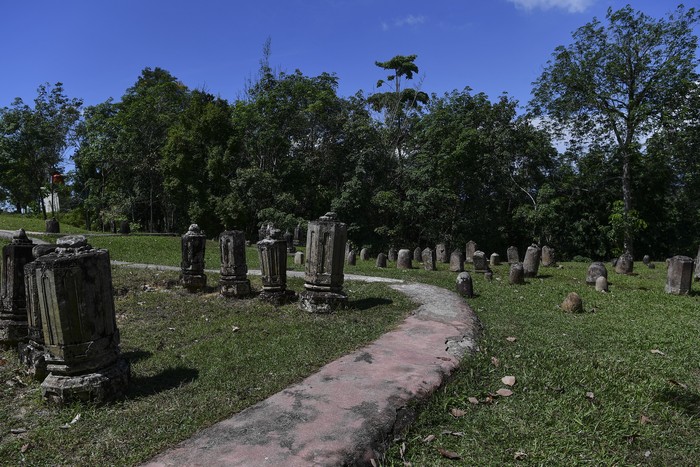 Sebuah daerah di Kabupaten Tapanuli Tengah, Sumut tak hanya menjadi pusat perdagangan nusantara di masa lalu. Barus pun menjadi pintu pertama masuknya Islam.