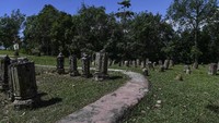 Untuk makam Mahligai sendiri didirikan oleh Tuan Syekh Siddiq yang jenazahnya juga dimakamkan di kompleks tersebut. Antara Foto/Sigid Kurniawan.
