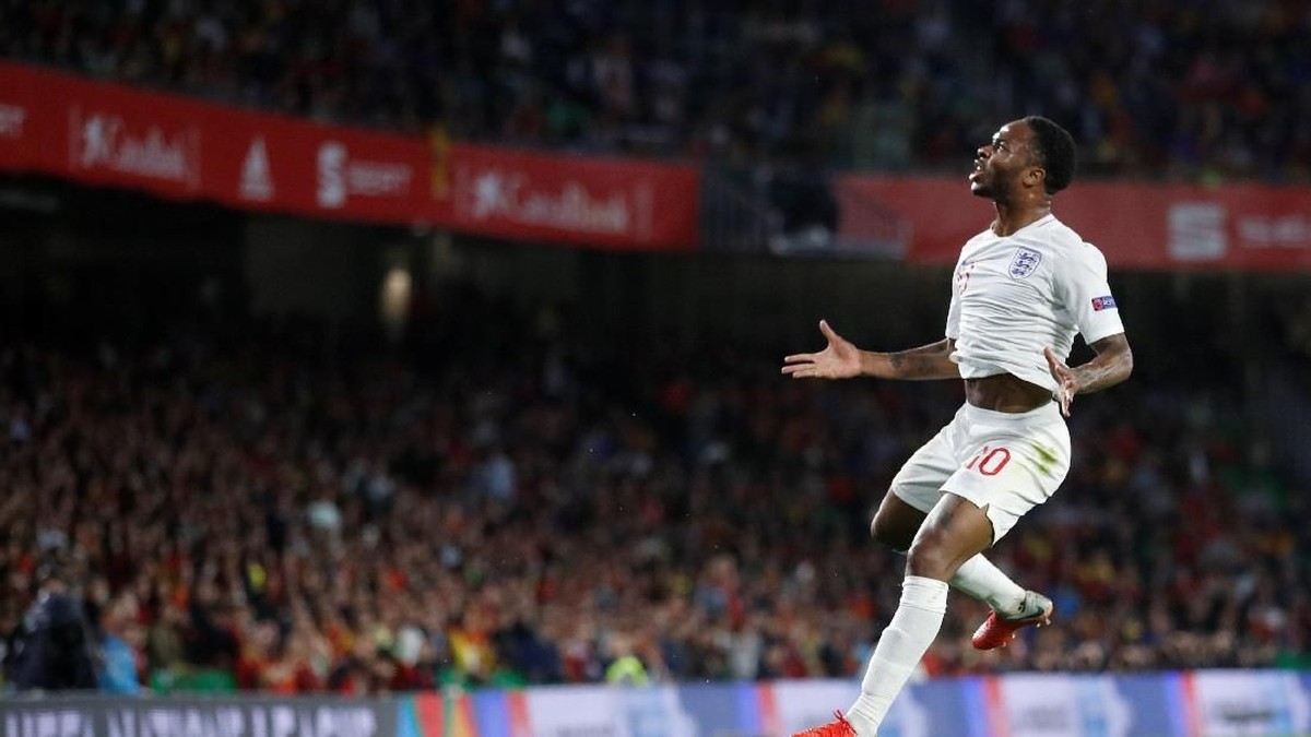Raheem Sterling bikin dua gol ke gawang Timnas Spanyol (Carl Recine/Reuters)