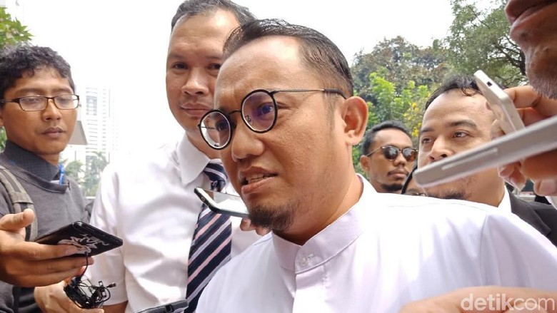 Dahnil Tepis Foto Viral E-Mail Skenario Coklat1: Itu Hoax Dahnil Tepis Foto Viral E-Mail Skenario Coklat1: Itu Hoax