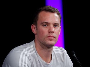 Lawan Prancis, Neuer Tetap Starter
