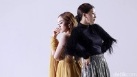 Cita Citata dan Sarwendah berkolaborasi dalam lagu yang pernah dipopulerkan oleh Dewi Sandra yakni Ku Akui. Pool/Palevi S/detikFoto.