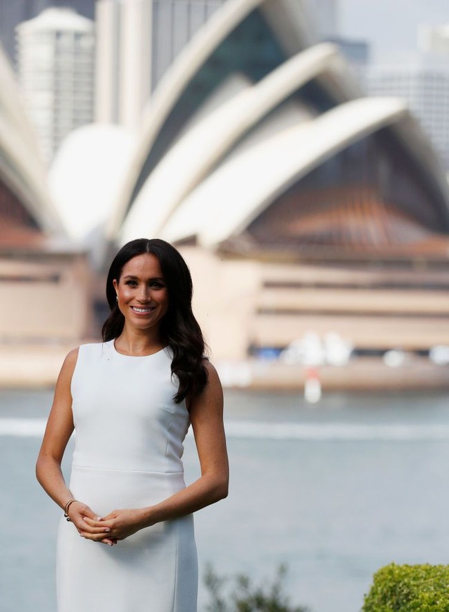 Pangeran Harry dan Meghan Markle memulai tur mancanegara mereka di Sydney, Australia. Setibanya di sana, 15 Oktober 2018, mereka sekaligus mengumumkan sedang menantikan kelahiran anak pertama. Usia kandungan Meghan dikabarkan sudah beberapa minggu. (Foto: Chris Jackson/Getty Images)