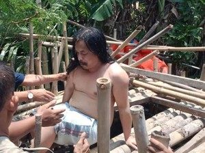 Akhir Derita Dirman yang 5 Tahun Dikurung Kandang Bambu
