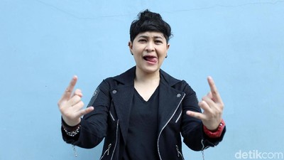 Sudah Cantik, Kok Mita The Virgin Balik Tomboi Lagi?