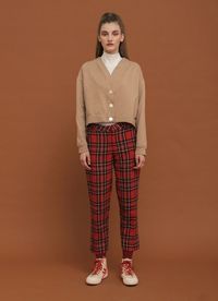 Bosan Pakai Kaus? 5 Kardigan Pendek Ini Juga Cocok Dipadukan dengan Jeans