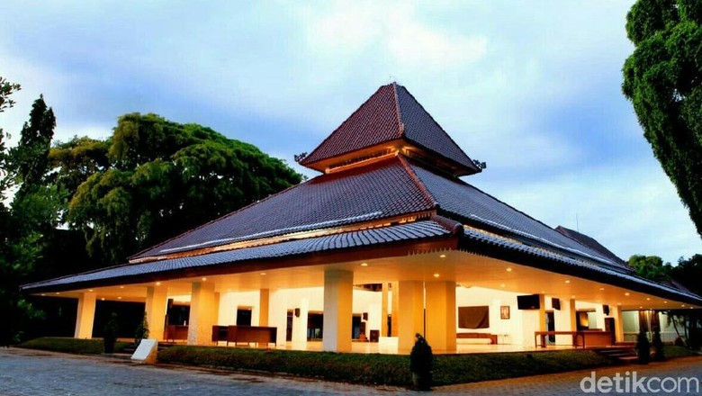 Dua Kepala Daerah Takjub dengan Pendopo Banyuwangi Dua Kepala Daerah Takjub dengan Pendopo Banyuwangi