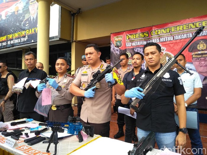 Pria Bunuh Diri di Jakbar Punya Banyak Senpi, Polisi Buru Pemasok
