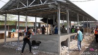 Pembongkaran tersebut merupakan penertiban akan bangunan yang tidak memiliki ijin.