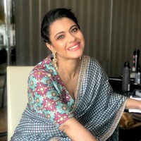 Kini diusianya yang sudah 44 tahun, istri Ajay Devgan ini tetap memesona. Kajol juga masih aktif di industri hiburan dan perfiliman. Foto: Instagram