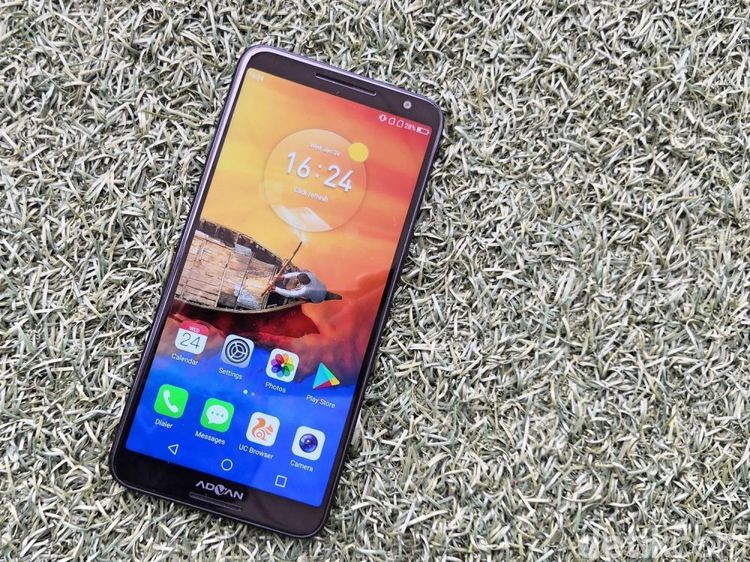 Unboxing Advan G3, Ponsel Bersuara Harman Kardon