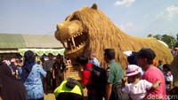 Rabu (17/10/2018), Festival Jerami Banjarejo berlangsung di lapangan Dusun Barak di belakang Balai Desa Banjarejo, Kabupaten Grobogan (Akrom Hazami/detikTravel)