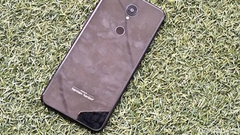 Advan G3 punya kamera belakang dengan resolusi 16MP yang dilengkapi flash. Sedangkan kamera depan untuk urusan selfie dibekali resolusi 8MP. Foto: Fino Yurio Kristo