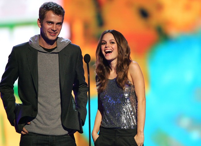 Rachel Bilson dan Hayden Christensen kencan pertama kali pada 2007 dan bertunangan di 2009. Mereka membatalkan pertunangan pada 2010, namun beberapa bulan kemudian berpacaran lagi, sampai keduanya memiliki anak pada 2014. Namun mereka dikabarkan kembali berpisah di September 2017. Foto: Getty Images