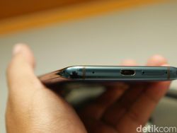 Unboxing Huawei Mate 20 Pro yang Punya 3 Kamera Leica