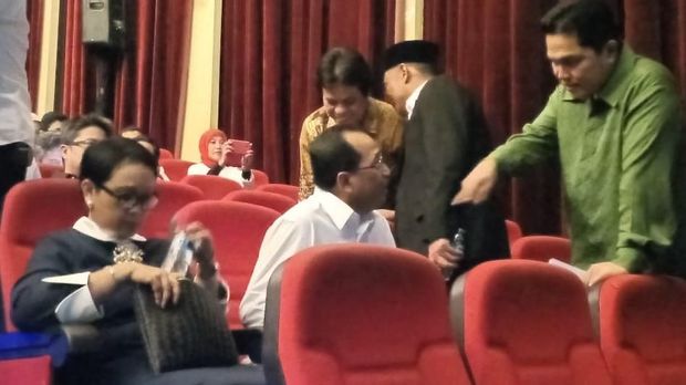 Ketua TKN Jokowi-Ma'ruf Erick Thohir bersama Menlu dan Menhub