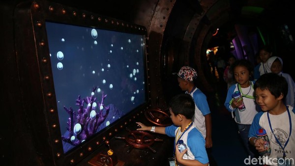 Jakarta Aquarium bukan hanya tempat wisata, tetapi pusat edukasi dan konservasi bagi berbagai satwa air dunia (Agung Pambudhy/detikTravel) Jakarta Aquarium bukan hanya tempat wisata, tetapi pusat edukasi dan konservasi bagi berbagai satwa air dunia (Agung Pambudhy/detikTravel)