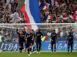 Varane: Pemain Prancis Tak Akan Bertengkar karena Ballon dOr