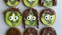 Seniman makanan lewat instagramnya @foodbites membuat banyak karya seni mengandalkan buah. Salah satunya kiwi yang dibuat menjadi karakter-karakter menggemaskan. Foto: instagram @foodbites
