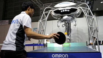 Selain robot android tokoh terkenal Jepang, dalam pameran World Robot Summit 2018 hadir pula sebuah robot yang dapat menjadi teman untuk bermain tenis meja. Robot bernama Forpheus itu memiliki bentuk yang satu set dengan meja olahraga tenis meja tersebut. Kemampuan bermain robot ini pun tak sembarangan sehingga para pecinta olahraga tenis meja pun dapat bermain sambil berlatih mengasah kemampuan bermain olahraga yang terkenal pula dengan sebutan pingpong tersebut. Kim Kyung-Hoon/Reuters.
