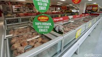 GORO Cibubur menjual berbagai kebutuhan, mulai dari sayur, daging, hingga buah-buahan.