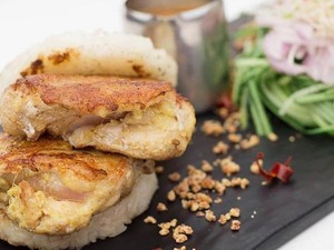Di 10 Tempat Ini Ada Burger dengan Roti Unik dan Isian Lezat (2)