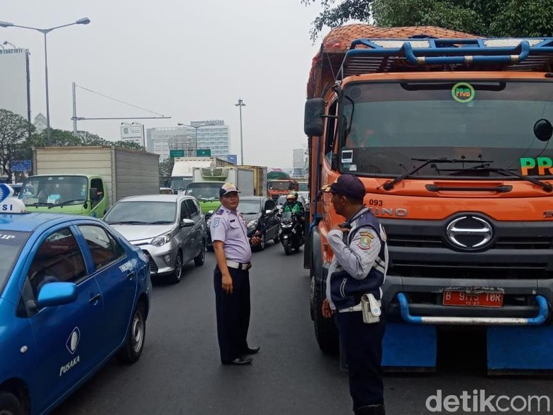 Dishub Bekasi Razia Truk Sampah Jakarta Dishub Bekasi Razia Truk Sampah Jakarta