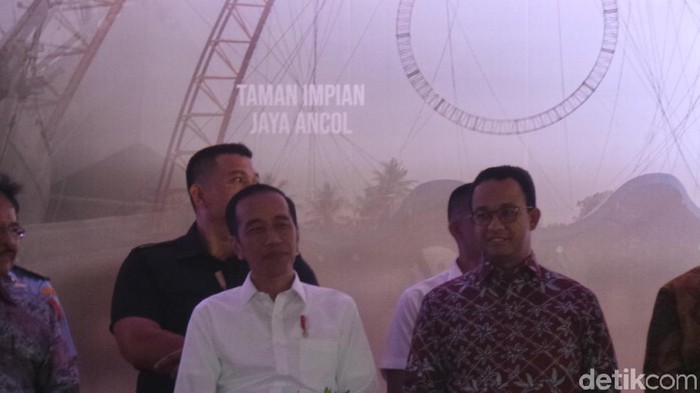 Jokowi Bagikan 10 Ribu Sertifikat Tanah di Marunda