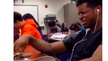 Netizen ini curhat karena harus mendapat pekerjaan sungguhan mengingat YouTube down dan dia tak bisa jadi YouTuber. Foto: istimewa