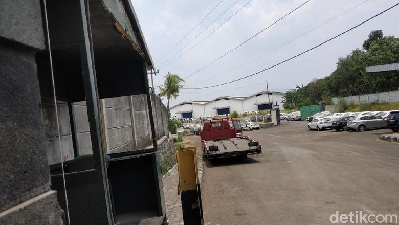 Suasana pabrik Esemka di Cileungsi yang dipenuhi mobil Gelly Foto: Ridwan Arifin/detikOto Suasana pabrik Esemka di Cileungsi yang dipenuhi mobil Gelly Foto: Ridwan Arifin/detikOto