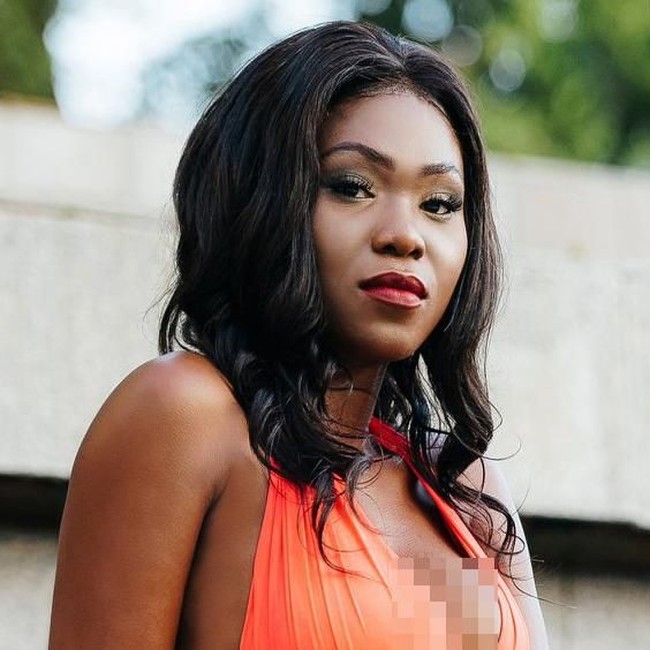 Miss Grand International Ghana Helen Matey menebarkan pesonanya dalam balutan bikini oranye. Berusia 24 tahun, Helen merupakan mahasiswi jurusan perbankan dan keuangan di Ghana. Foto: Facebook Miss Grand International