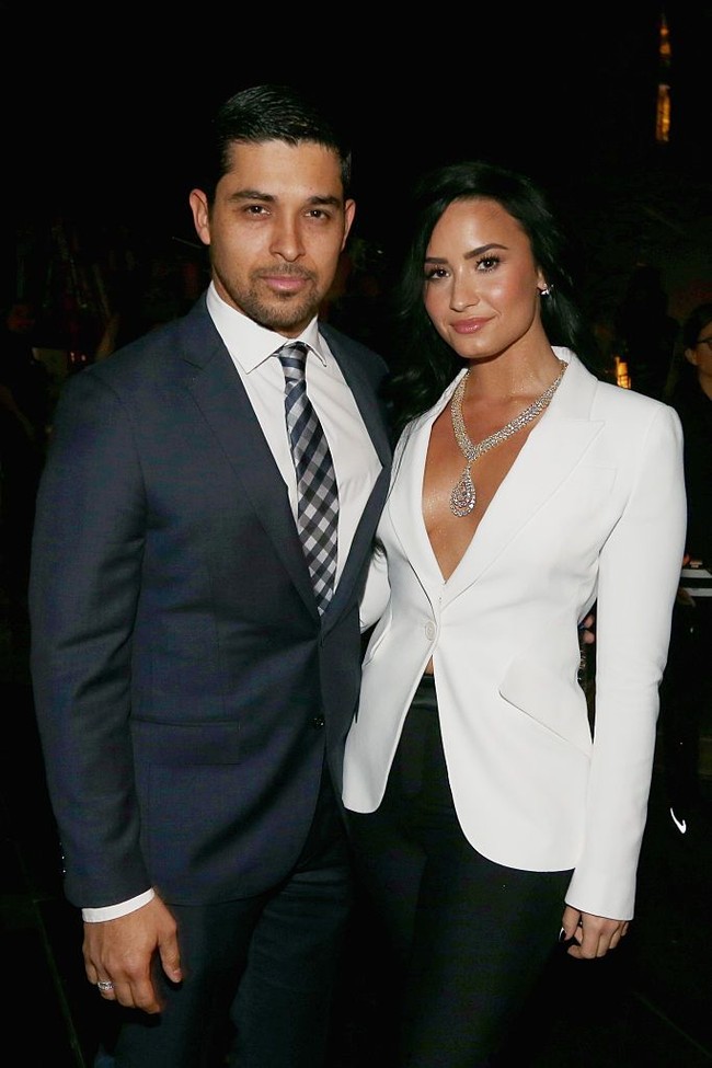 Demi Lovato dan Wilmer Valderrama beberapa kali putus-nyambung dari 2010 hingga 2016. Pada 2017, keduanya benar-benar putus namun mengaku masih peduli satu sama lain. Foto: Getty Images