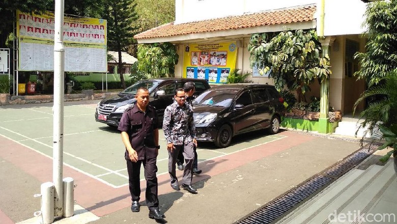 Kasus Guru Nelty, Kak Seto dan Ketua Bawaslu DKI Sambangi SMA 87 Kasus Guru Nelty, Kak Seto dan Ketua Bawaslu DKI Sambangi SMA 87