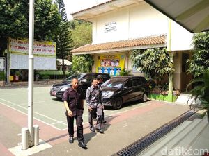 Kasus Guru Nelty, Kak Seto dan Ketua Bawaslu DKI Sambangi SMA 87