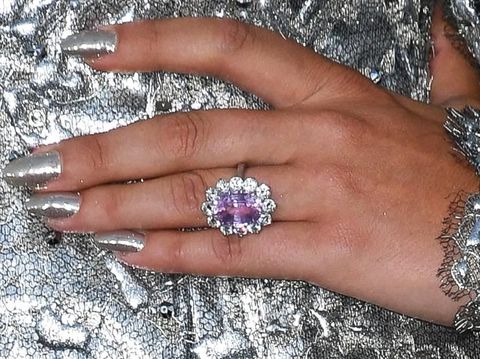 Lady Gaga Tunangan Lagi, Ini Cincin Tunangannya Seharga Rp 6 Miliar