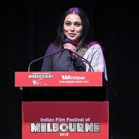 Bagaimana menurutmu dengan penampilan Rani Mukerji di acara Indian Film Festival of Melbourne 2018 ini? Foto: Getty Image
