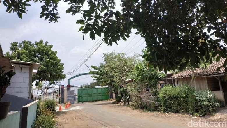 Gerbang pabrik yang dipercaya menjadi gerbang Esemka Foto: Ridwan Arifin/detikOto Gerbang pabrik yang dipercaya menjadi gerbang Esemka Foto: Ridwan Arifin/detikOto