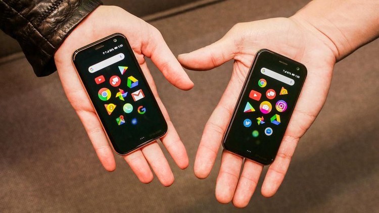 Palm ponsel mini