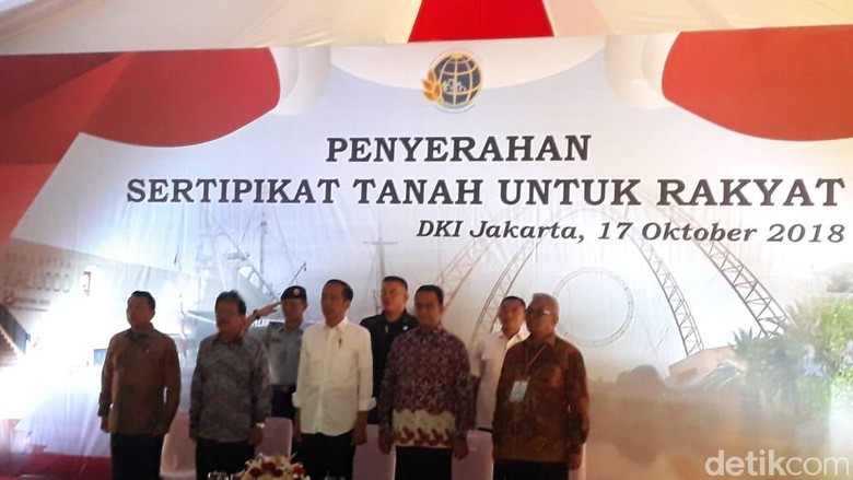 Anies Puji Jokowi Bagi-bagi Sertifikat Tanah untuk Warga DKI Anies Puji Jokowi Bagi-bagi Sertifikat Tanah untuk Warga DKI