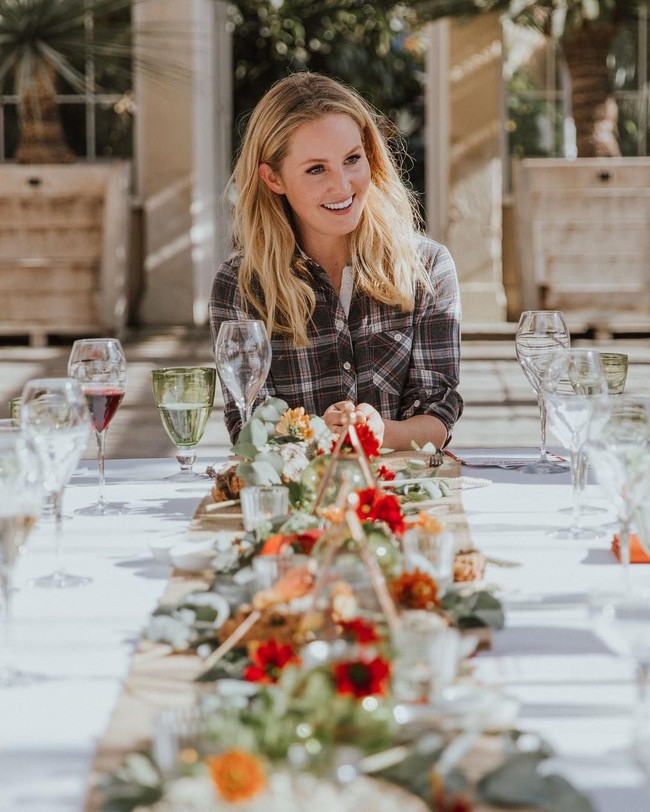 Gaya Lady Mellisa cukup terlihat pada baju keluaran Mistamina. Busana dari brand-nya juga ditujukan untuk orang-orang yang suka beraktivitas outdoor seperti dirinya. Di akun Instagram, Lady Mellisa memang terlihat menikmati kegiatan di luar ruangan. Foto: Instagram @mistaminaofficial